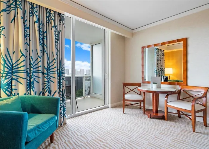 Luxe Beachfront Studio At Sunny Isles Miami