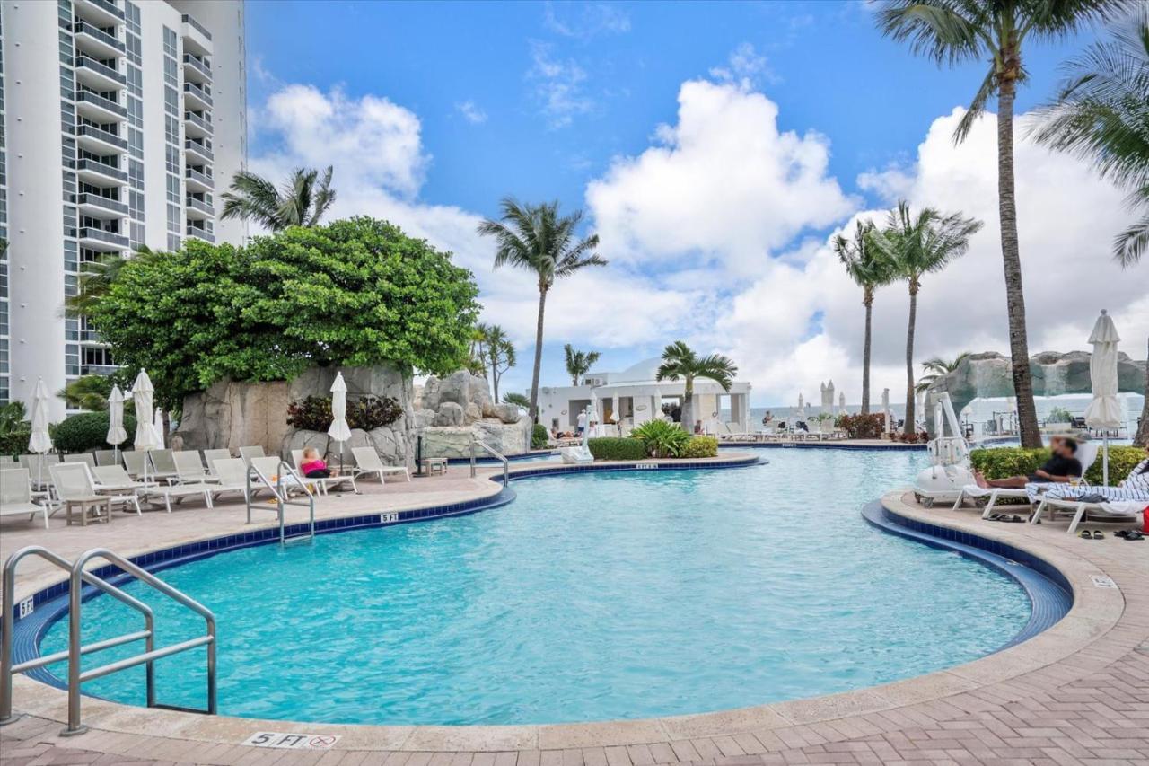 Appartamento Luxe Beachfront At Sunny Isles Miami Miami Beach